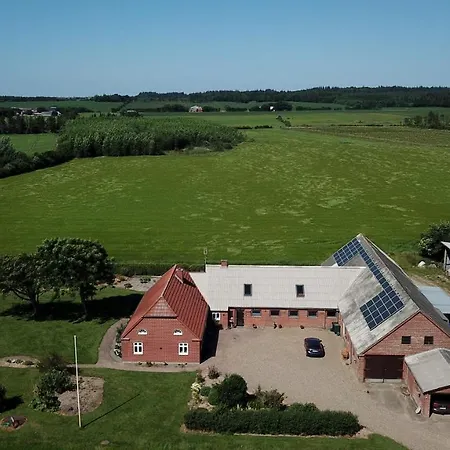 Farm stay Hennebjerg